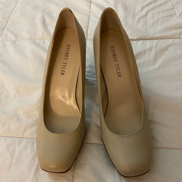 Jeffrey Tyler Closed Toe Heels - Picture 2 of 7